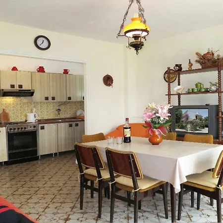 Ivo Apartment *