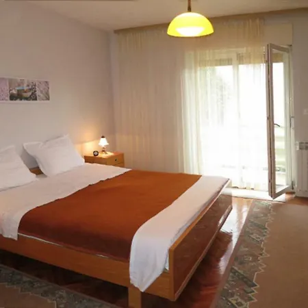 Ivo Apartment *